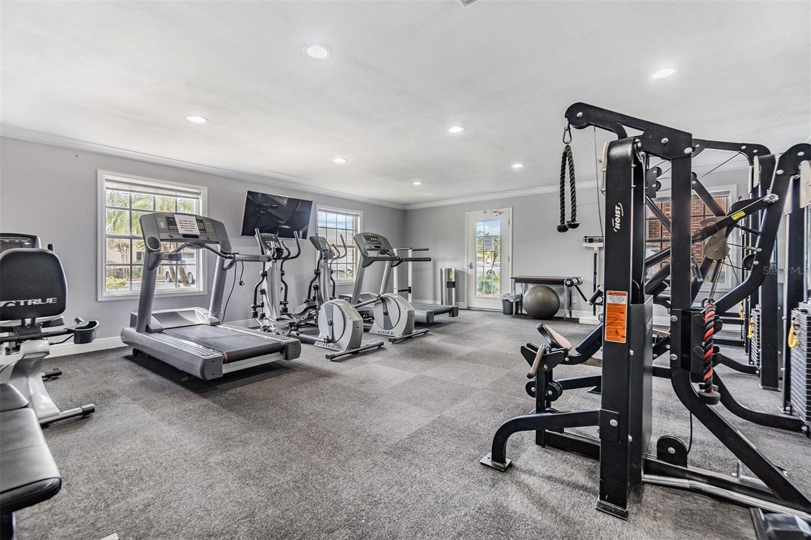 WHISPERING OAKS - Residential