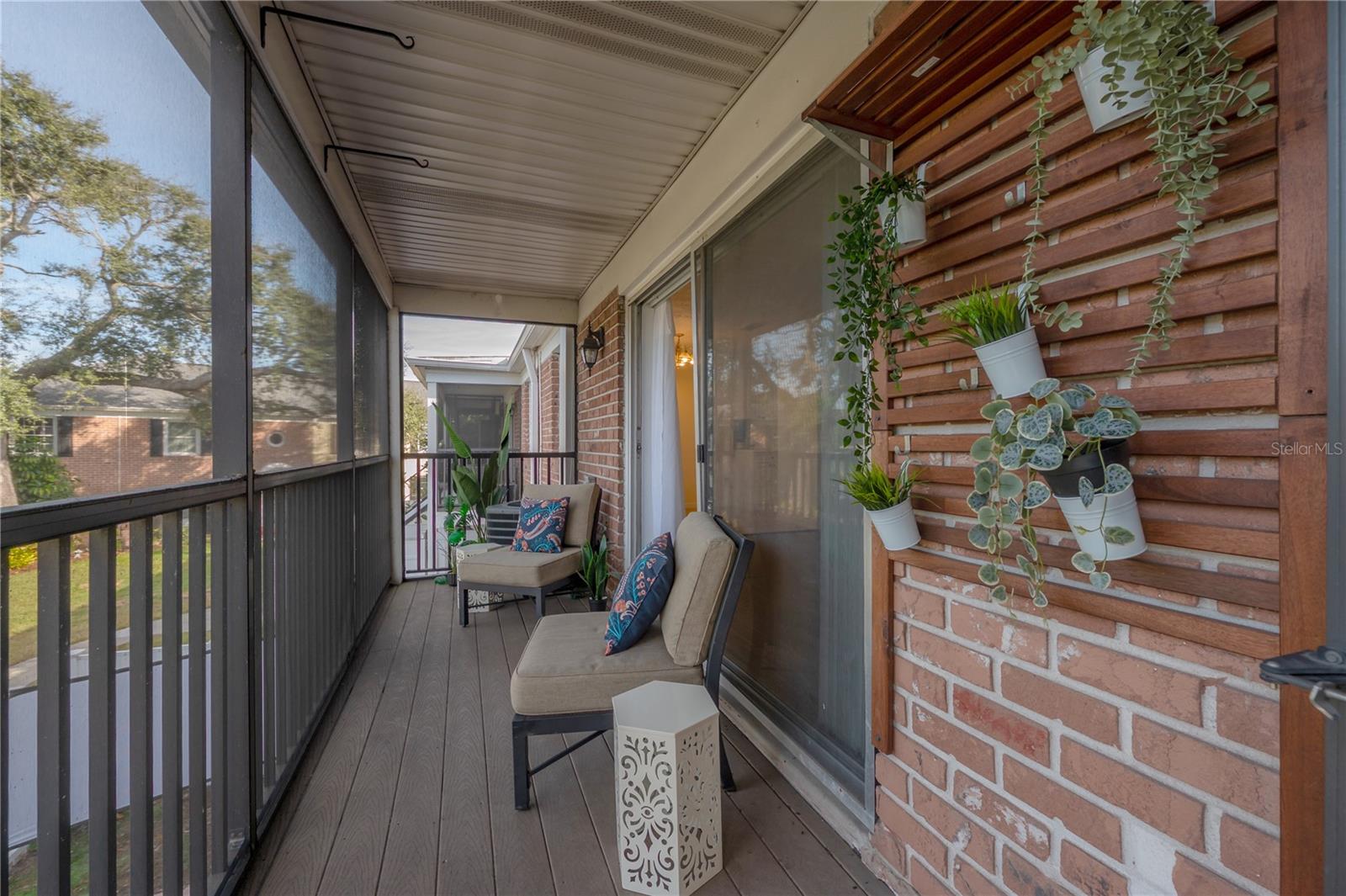 WHISPERING OAKS - Residential