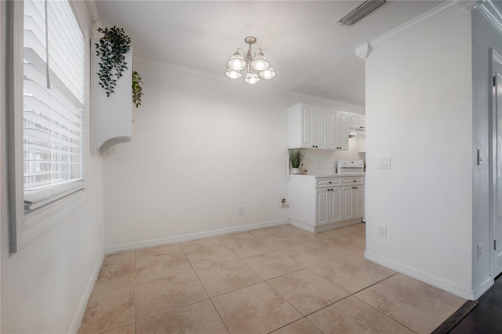 WHISPERING OAKS - Residential