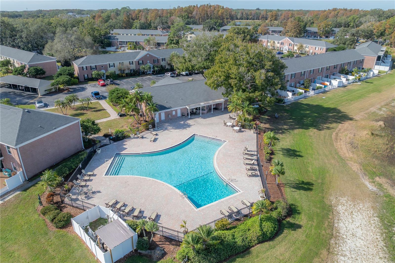 WHISPERING OAKS - Residential