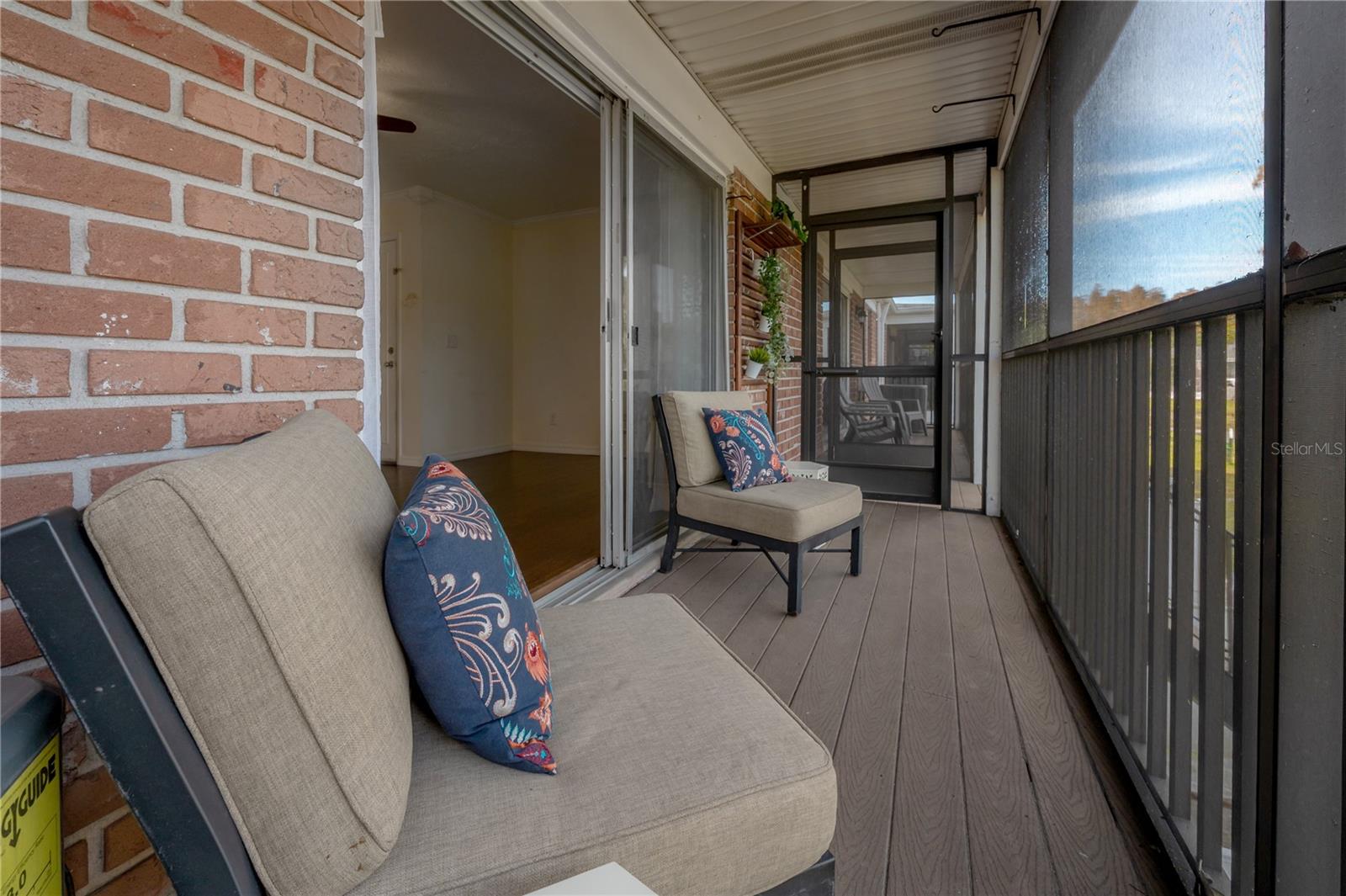 WHISPERING OAKS - Residential