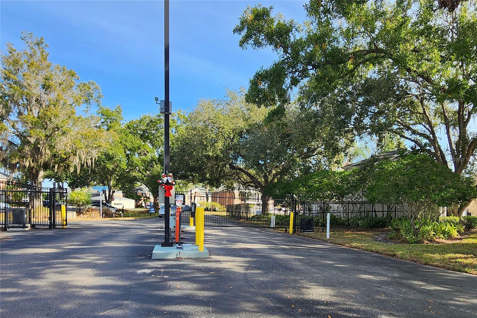 WHISPERING OAKS - Residential