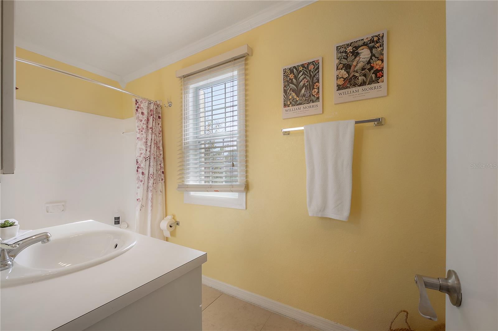 WHISPERING OAKS - Residential