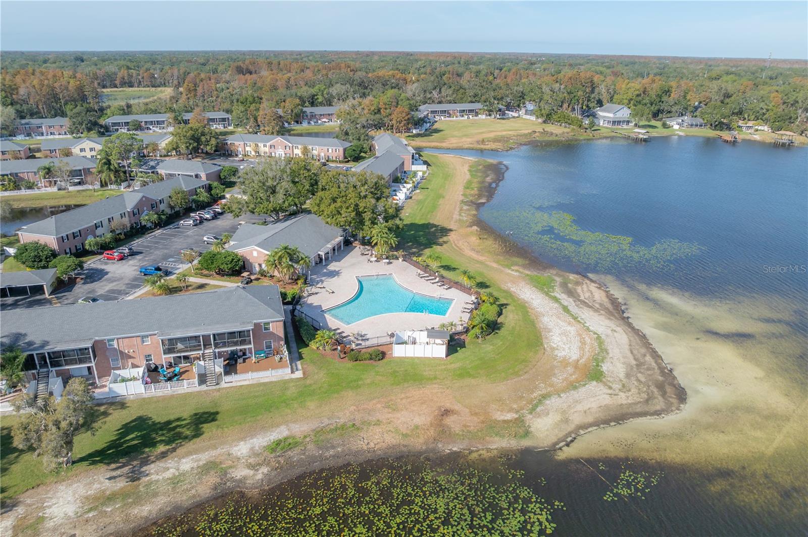 WHISPERING OAKS - Residential