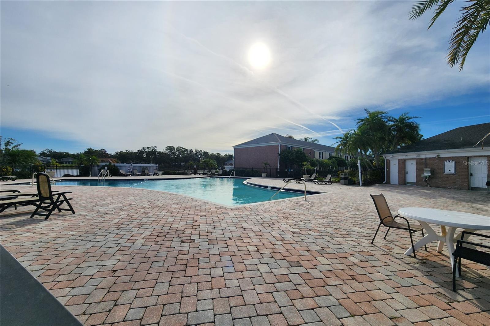 WHISPERING OAKS - Residential