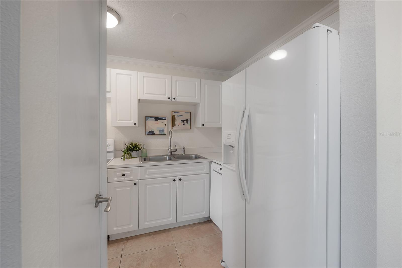 WHISPERING OAKS - Residential