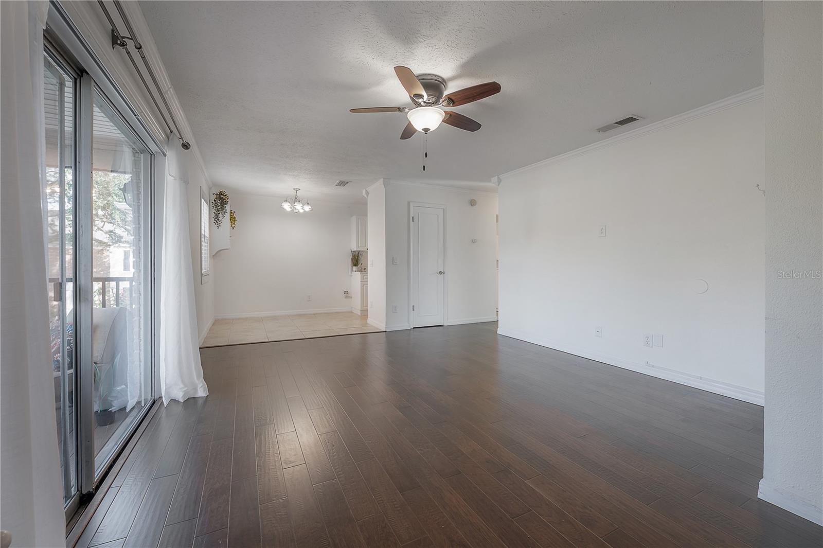 WHISPERING OAKS - Residential