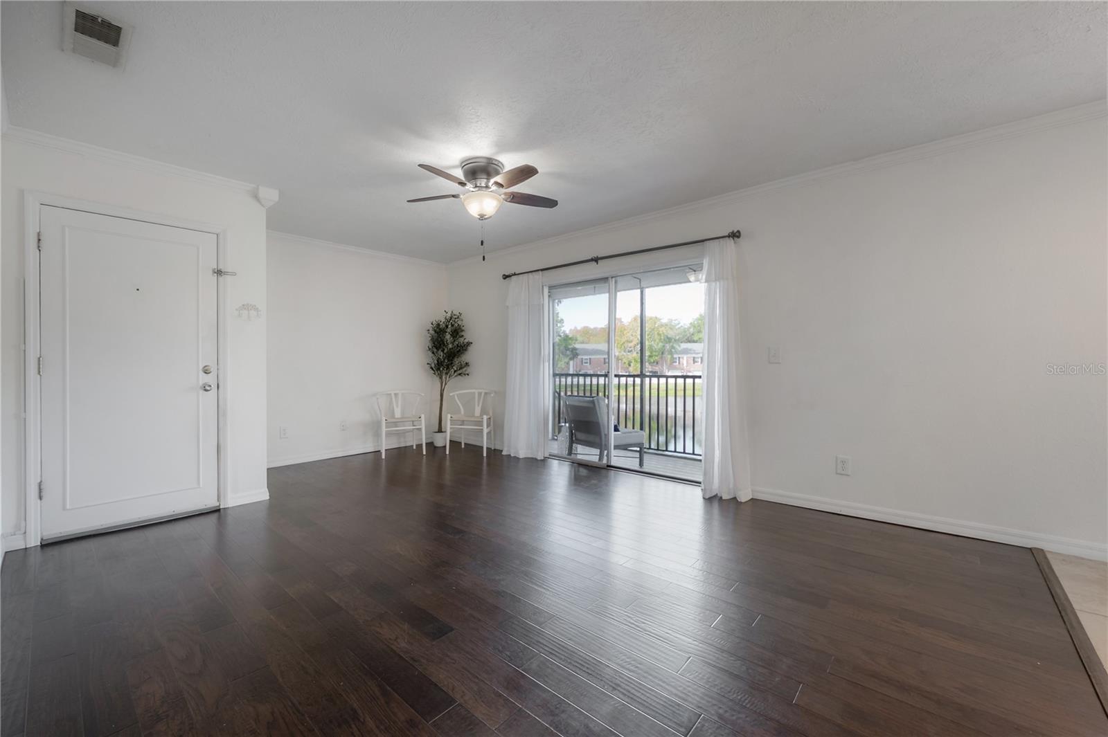 WHISPERING OAKS - Residential