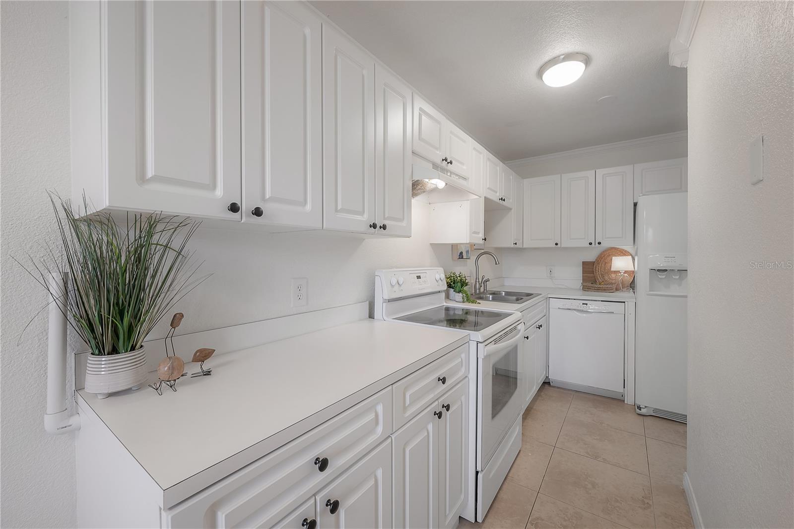 WHISPERING OAKS - Residential