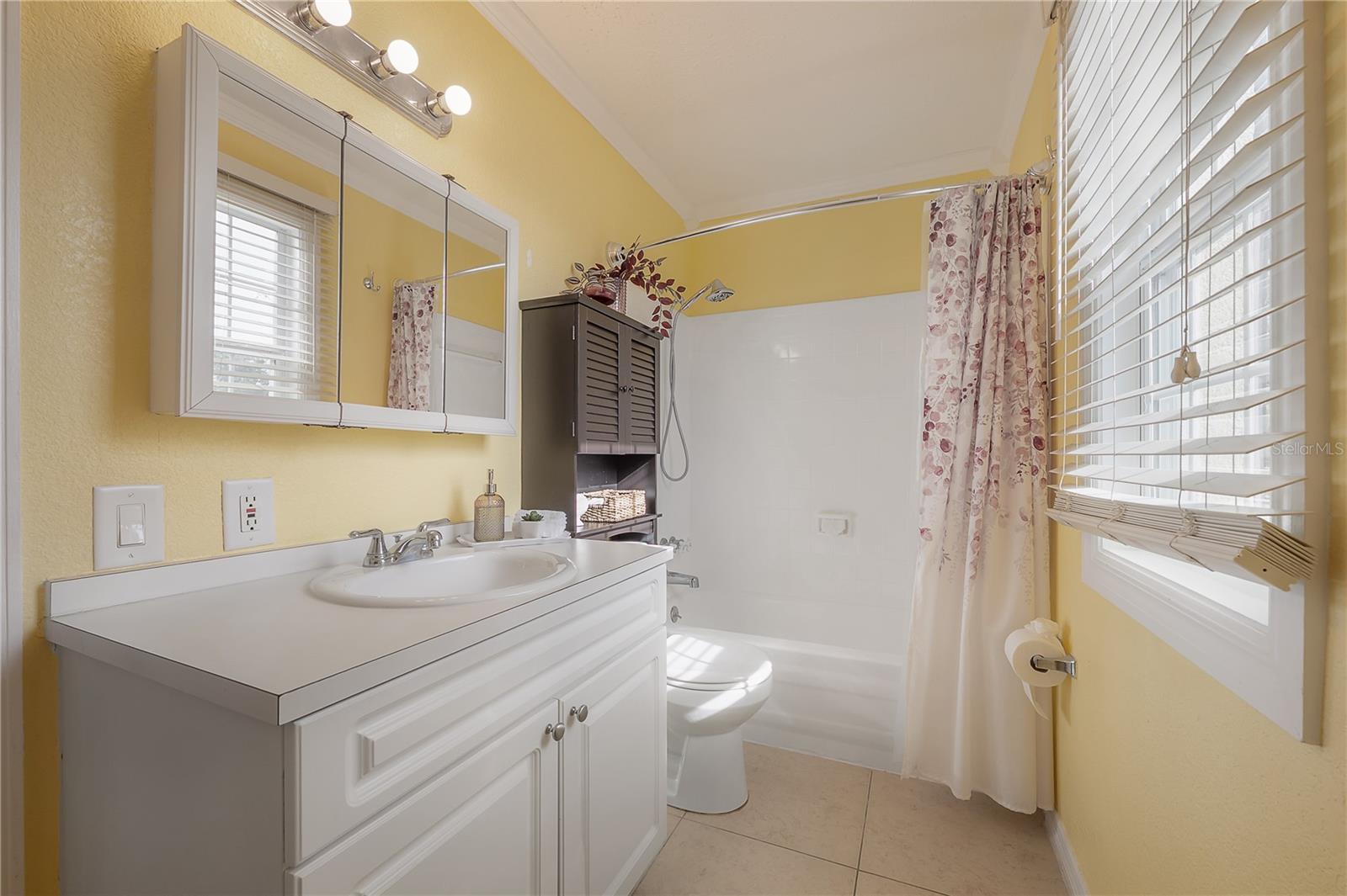 WHISPERING OAKS - Residential