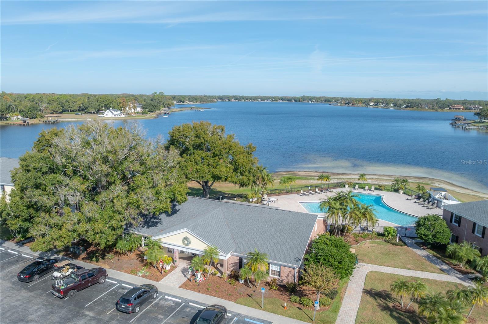 WHISPERING OAKS - Residential