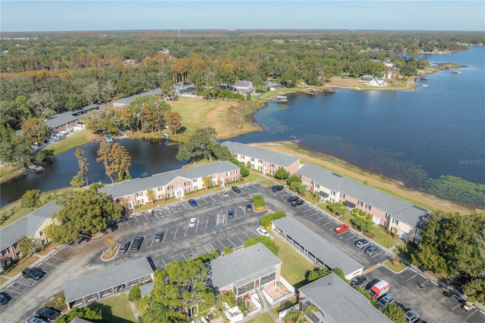 WHISPERING OAKS - Residential