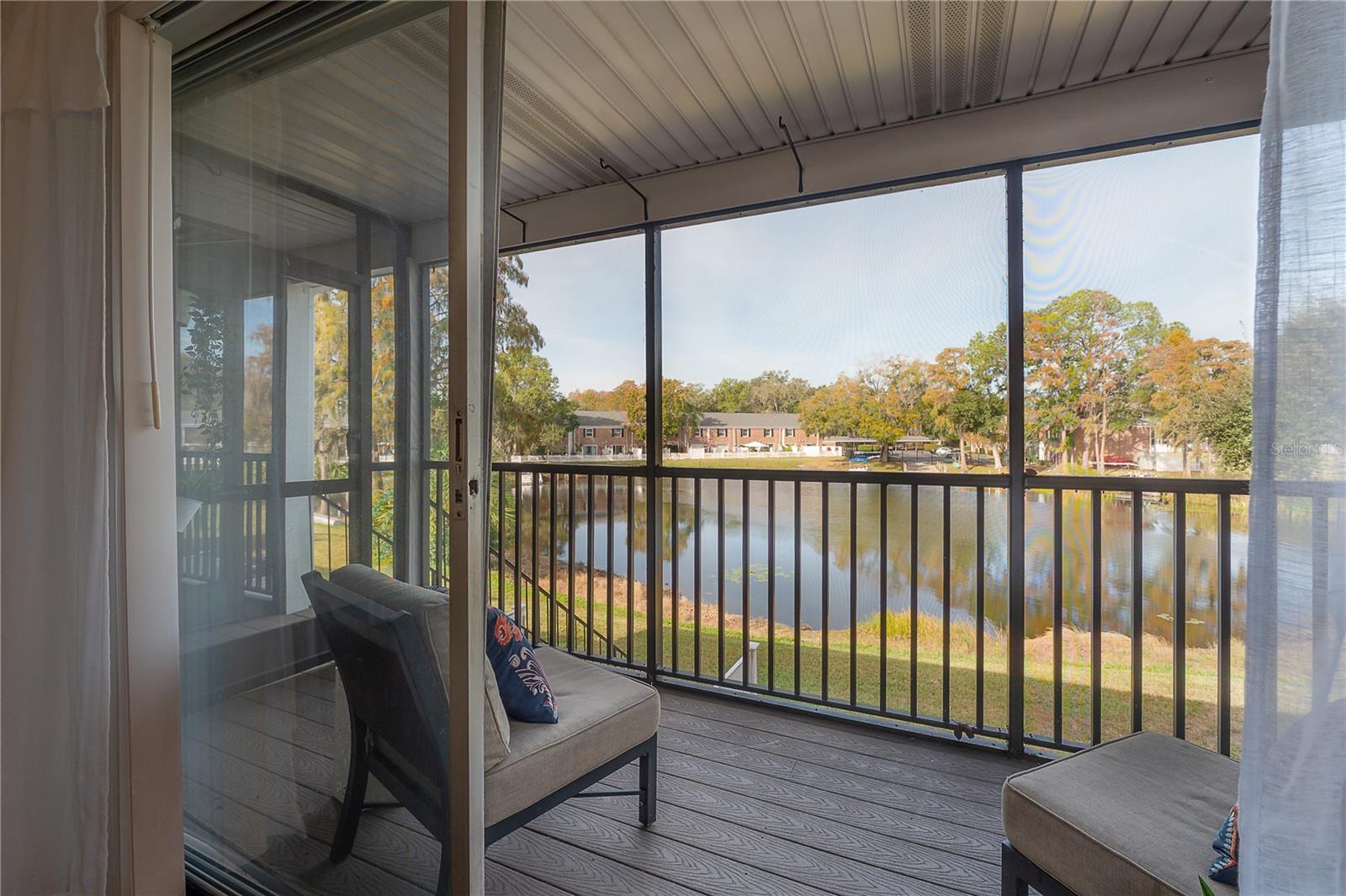 WHISPERING OAKS - Residential