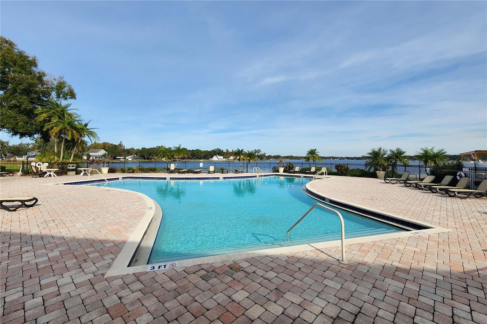 WHISPERING OAKS - Residential