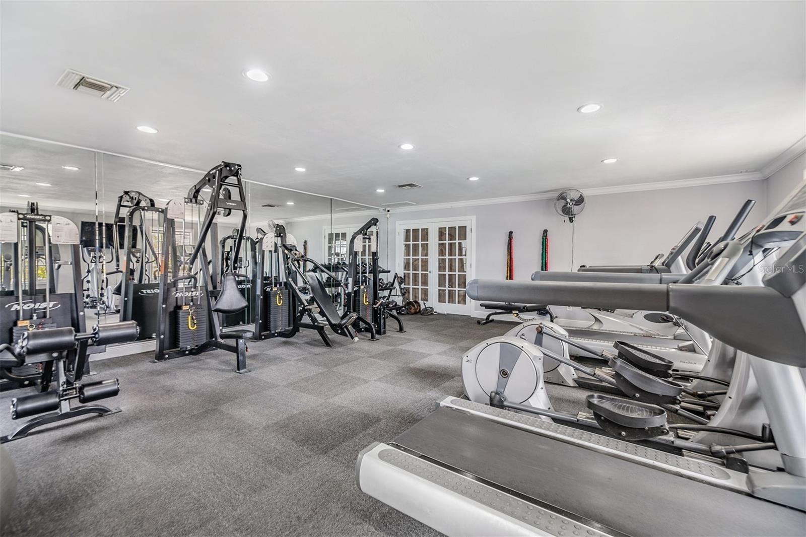 WHISPERING OAKS - Residential