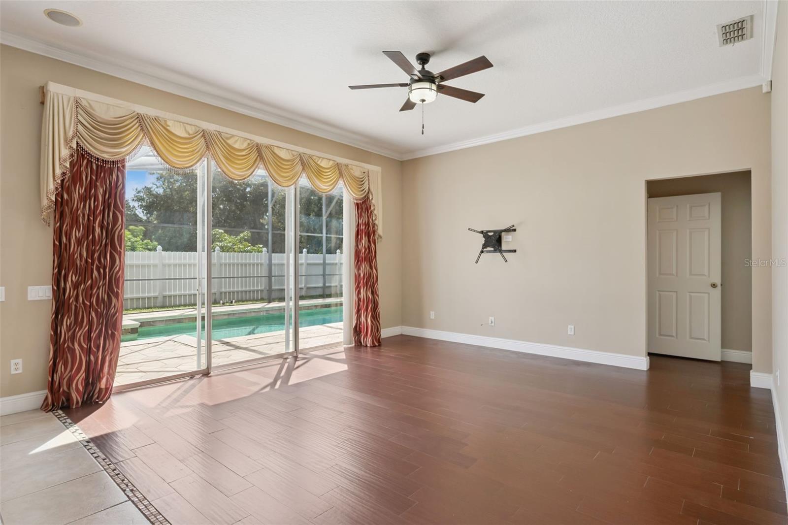 GLENMUIR 48 39 - Residential