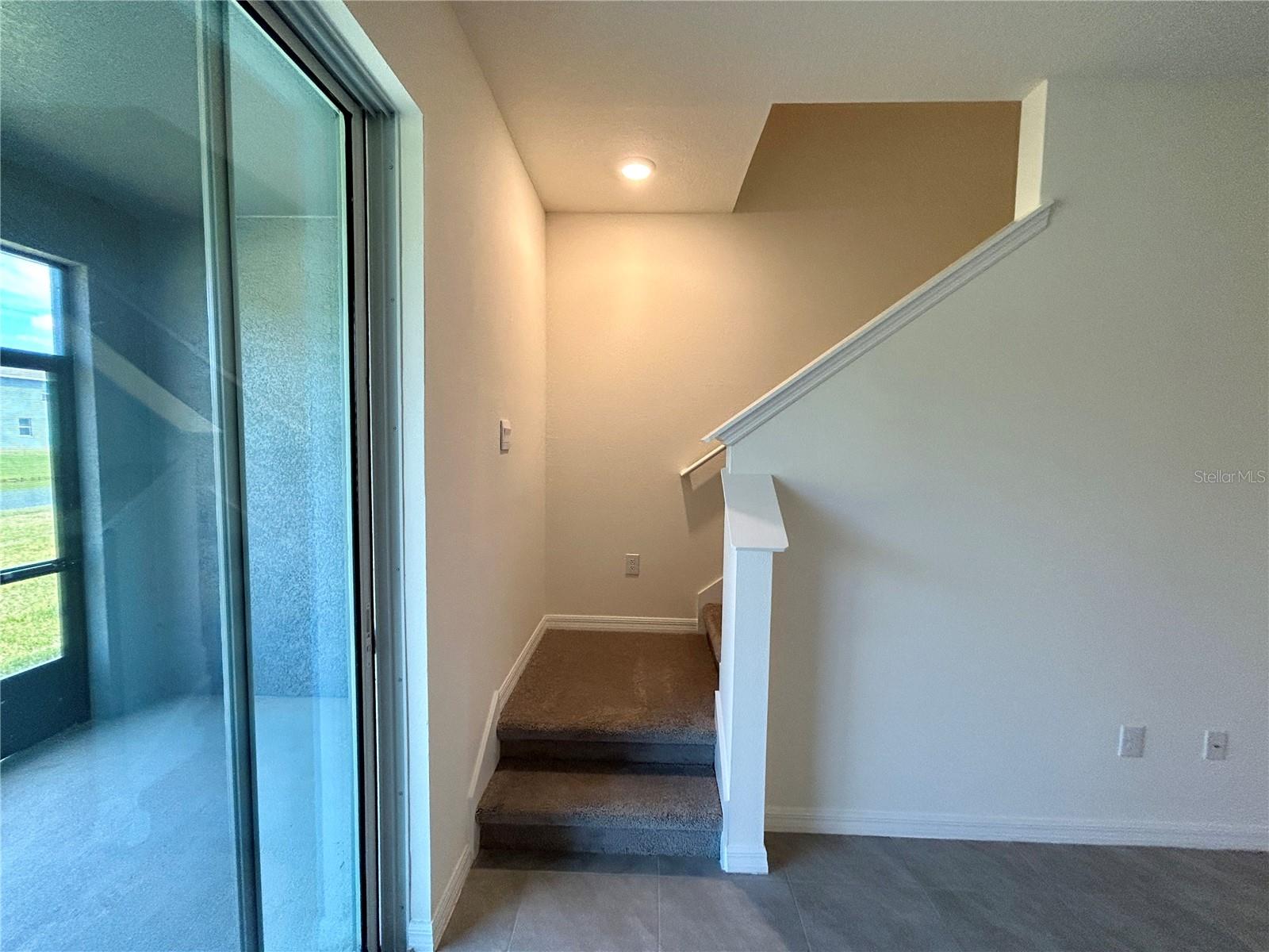 WOODLEAF HAMMOCK A REP OF A POR O - Residential Lease