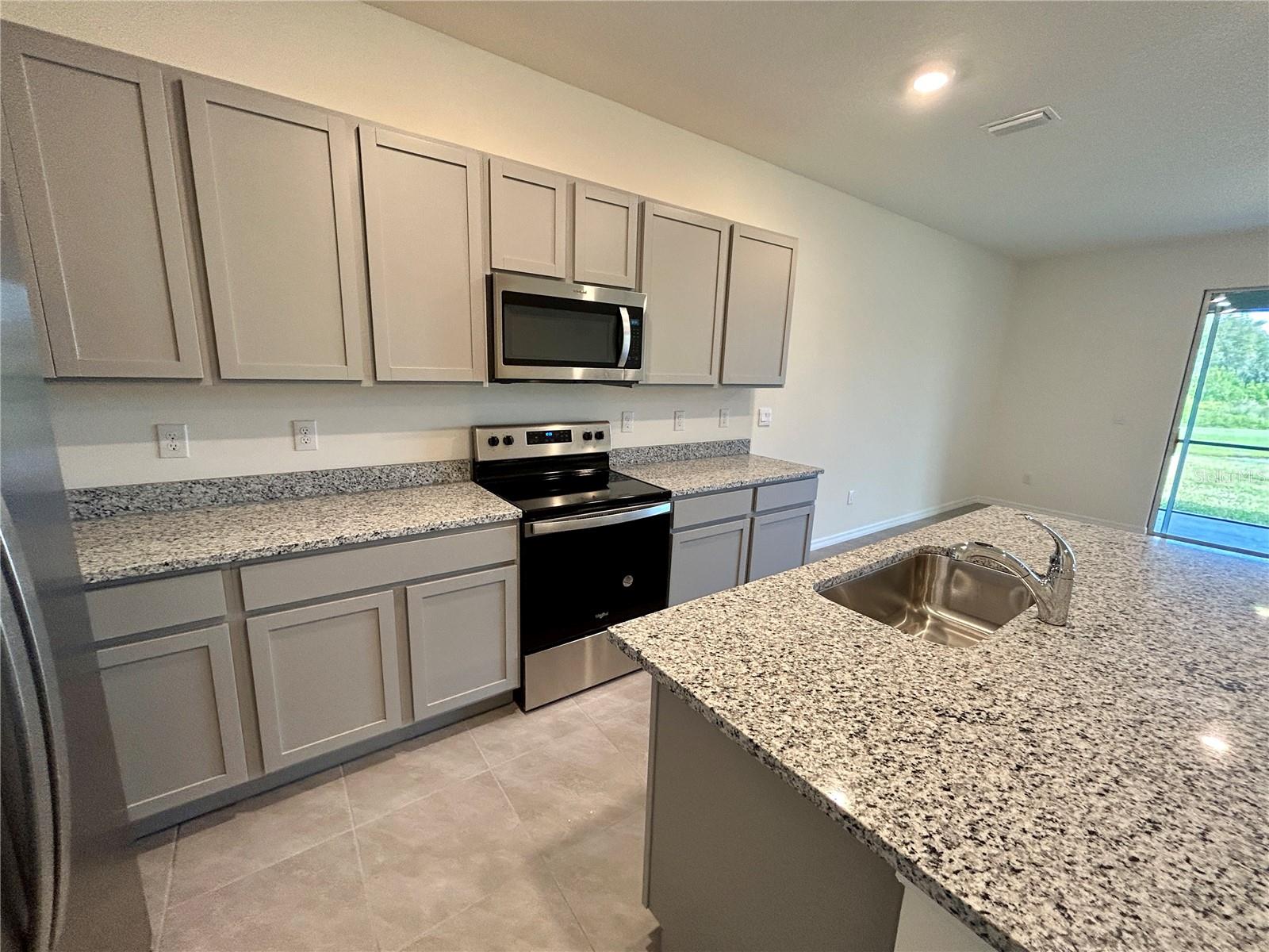 WOODLEAF HAMMOCK A REP OF A POR O - Residential Lease