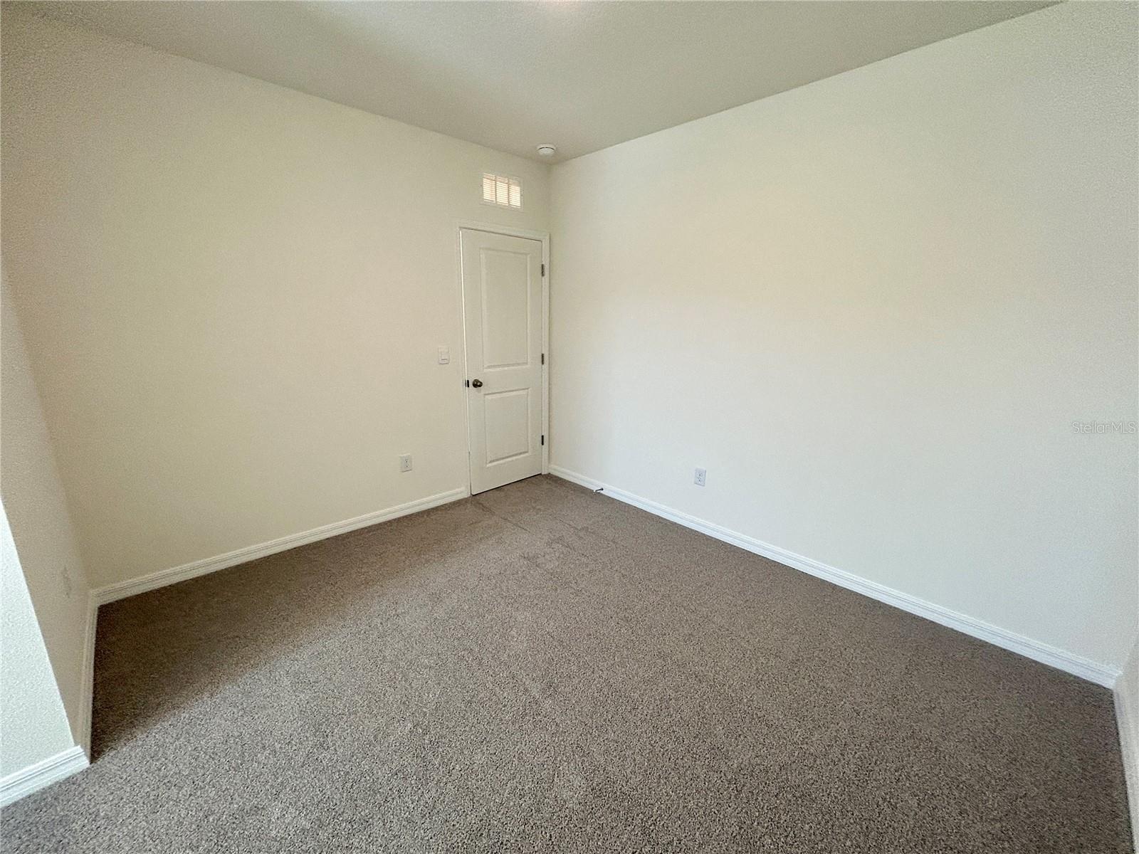 WOODLEAF HAMMOCK A REP OF A POR O - Residential Lease