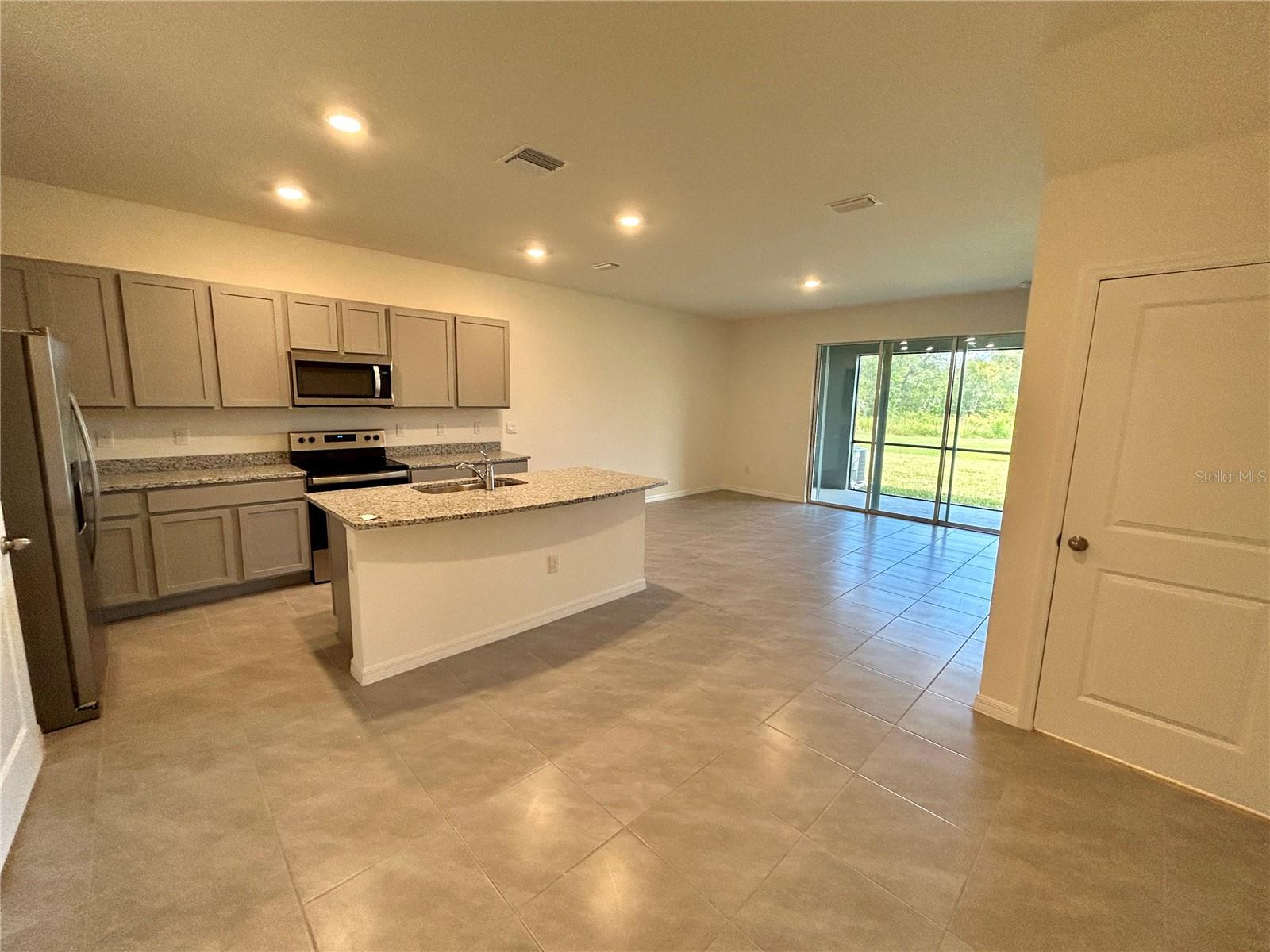 WOODLEAF HAMMOCK A REP OF A POR O - Residential Lease