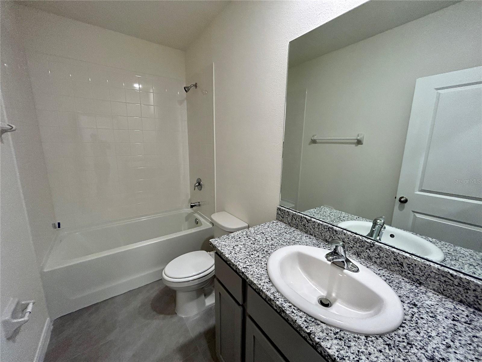 WOODLEAF HAMMOCK A REP OF A POR O - Residential Lease