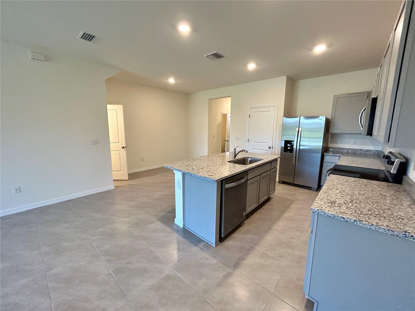 WOODLEAF HAMMOCK A REP OF A POR O - Residential Lease