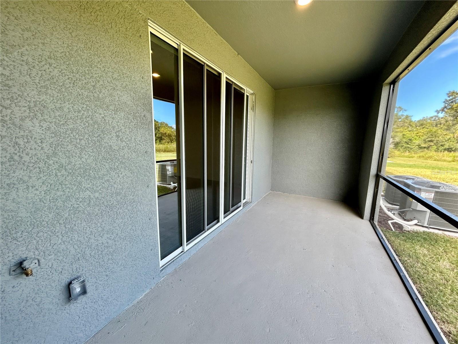 WOODLEAF HAMMOCK A REP OF A POR O - Residential Lease