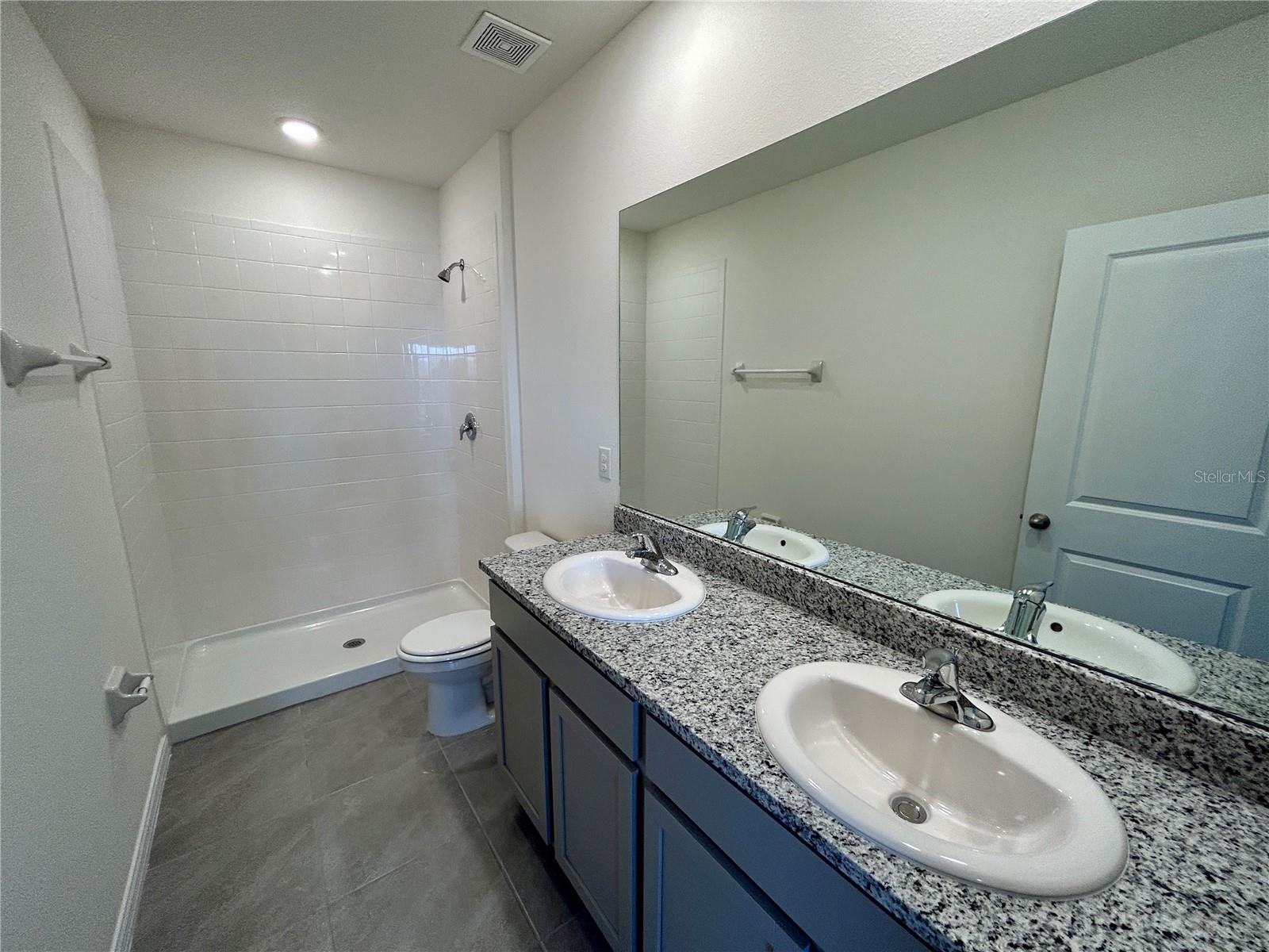 WOODLEAF HAMMOCK A REP OF A POR O - Residential Lease