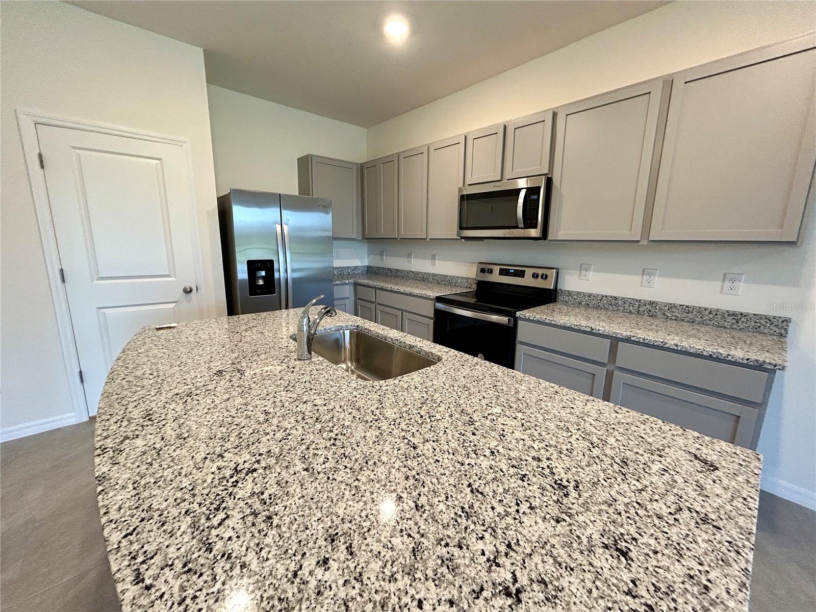 WOODLEAF HAMMOCK A REP OF A POR O - Residential Lease