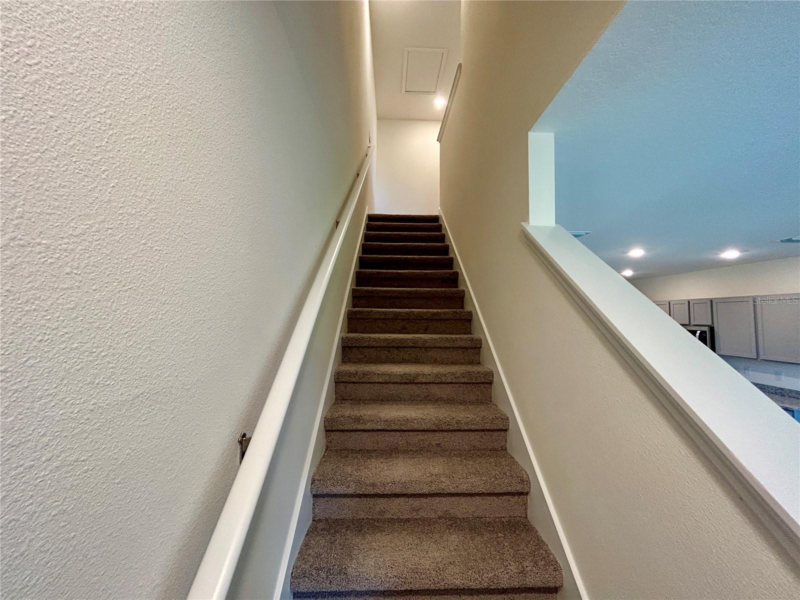 WOODLEAF HAMMOCK A REP OF A POR O - Residential Lease