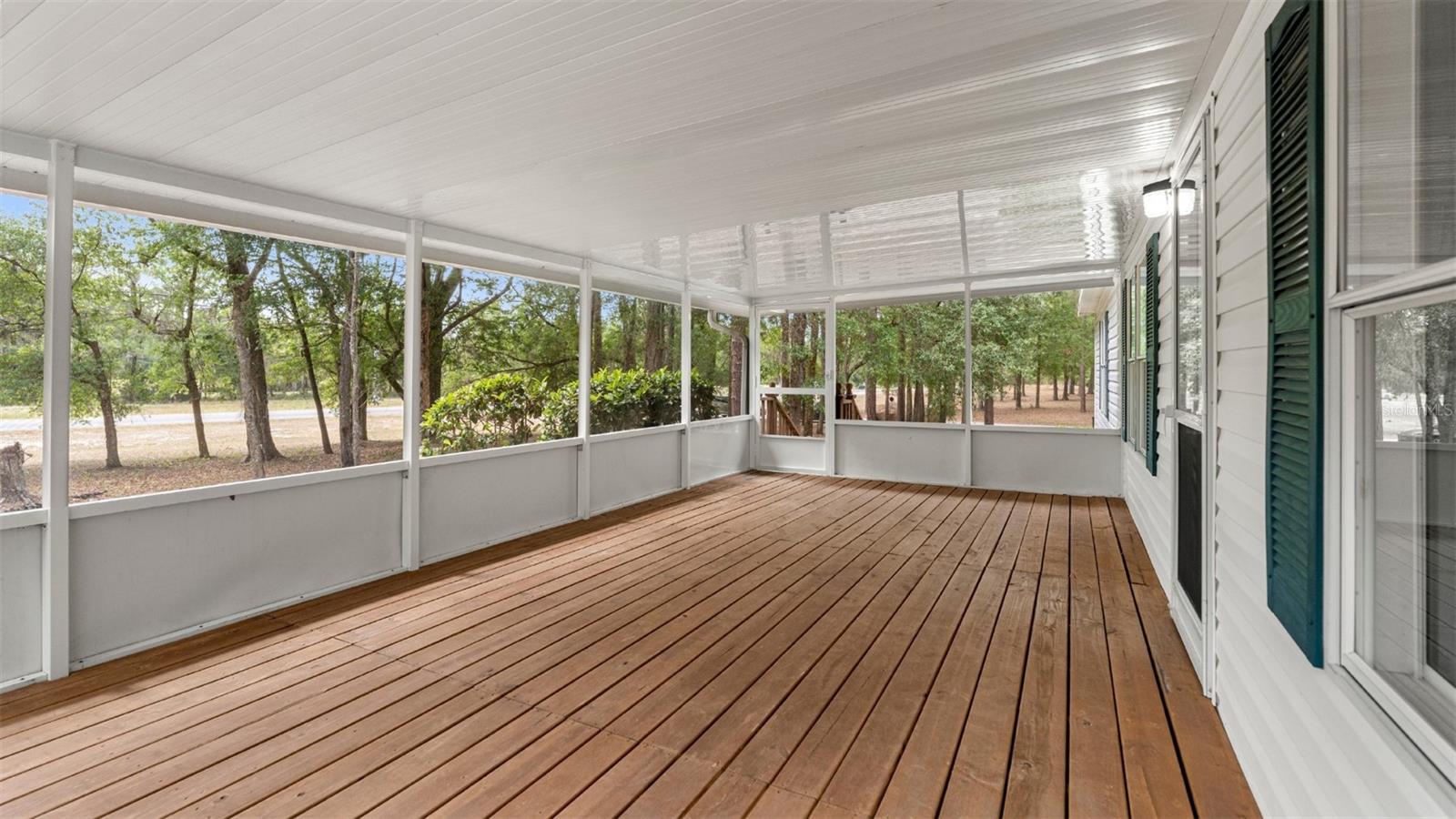 UNIVERSITY COUNTRY ESTATE - Residential