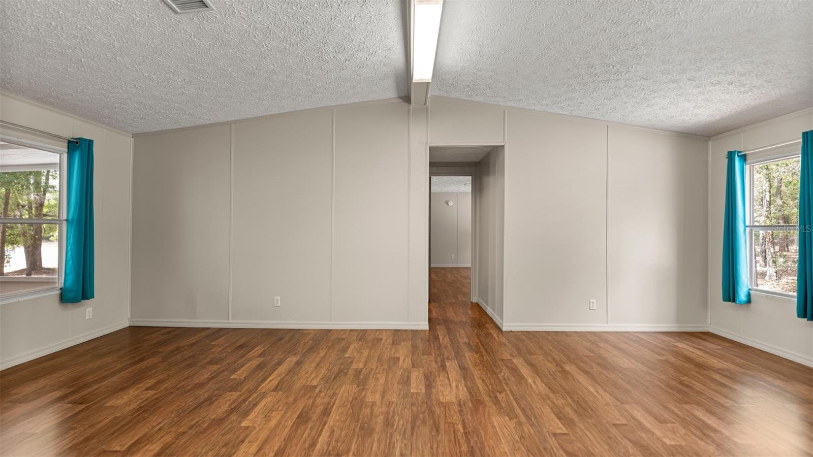 UNIVERSITY COUNTRY ESTATE - Residential