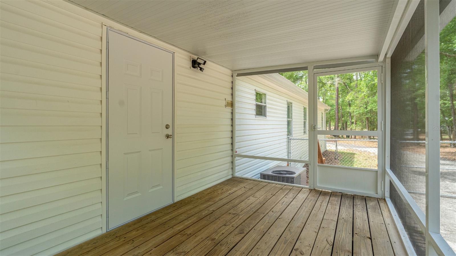 UNIVERSITY COUNTRY ESTATE - Residential