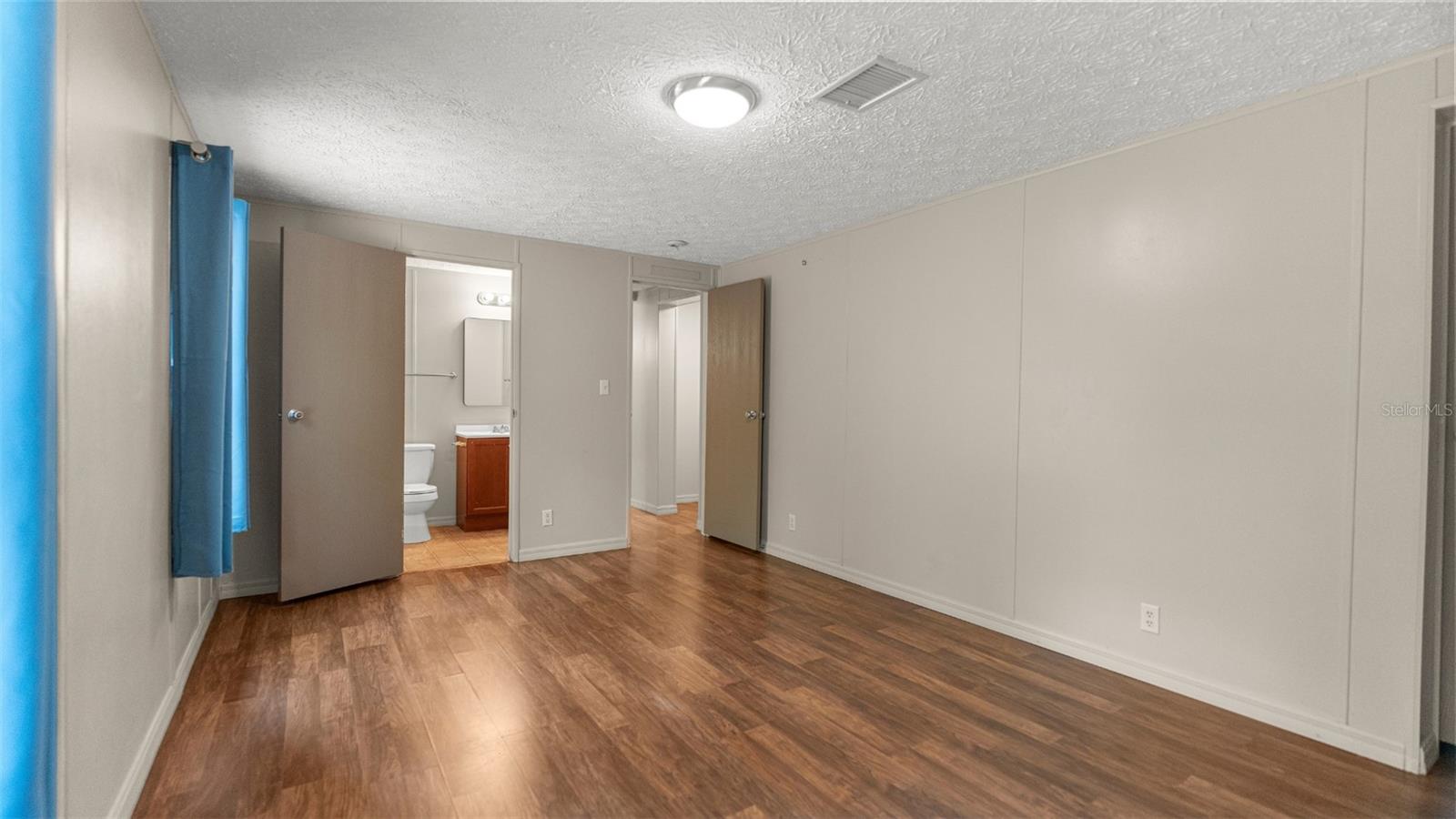 UNIVERSITY COUNTRY ESTATE - Residential