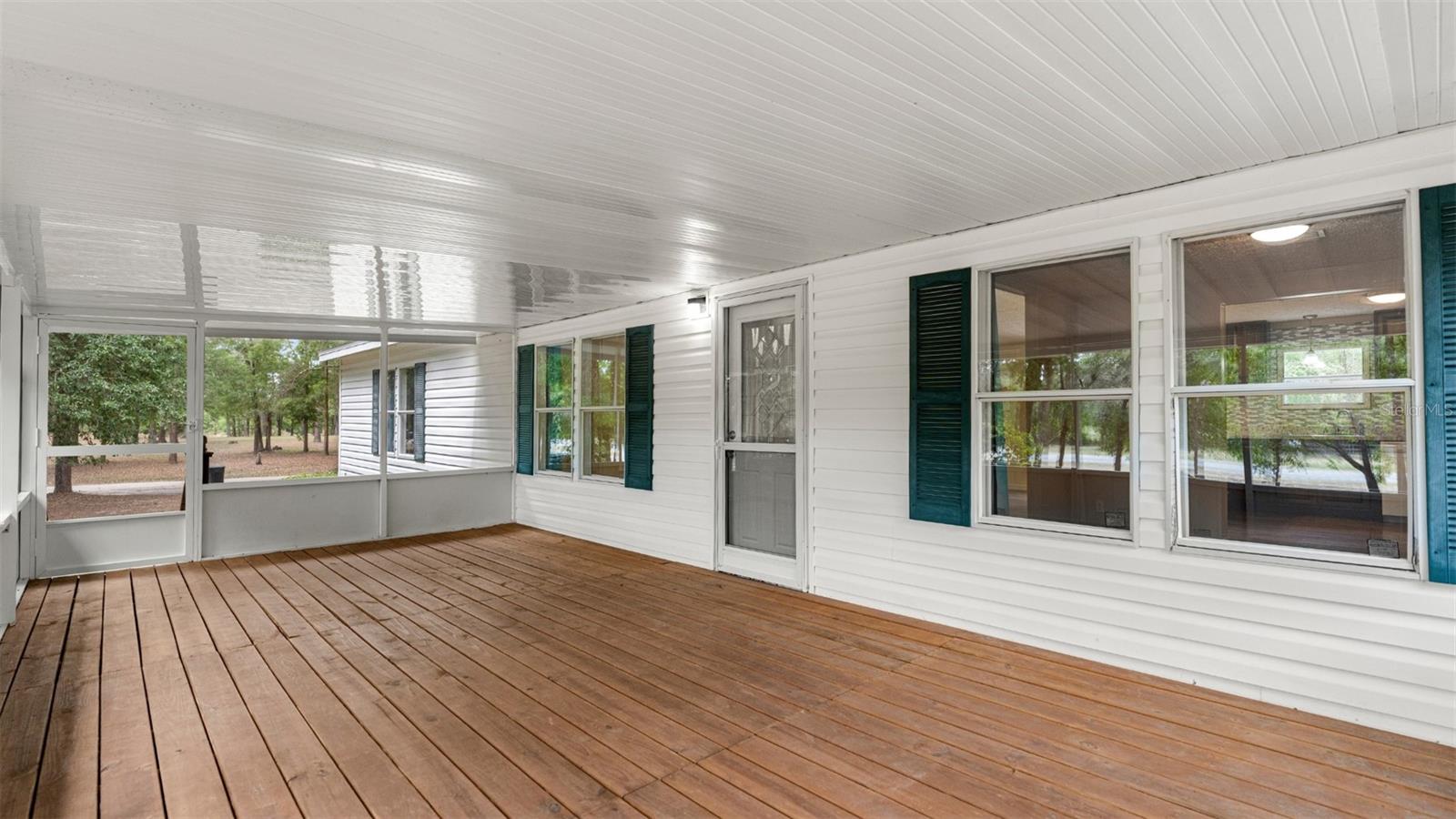 UNIVERSITY COUNTRY ESTATE - Residential