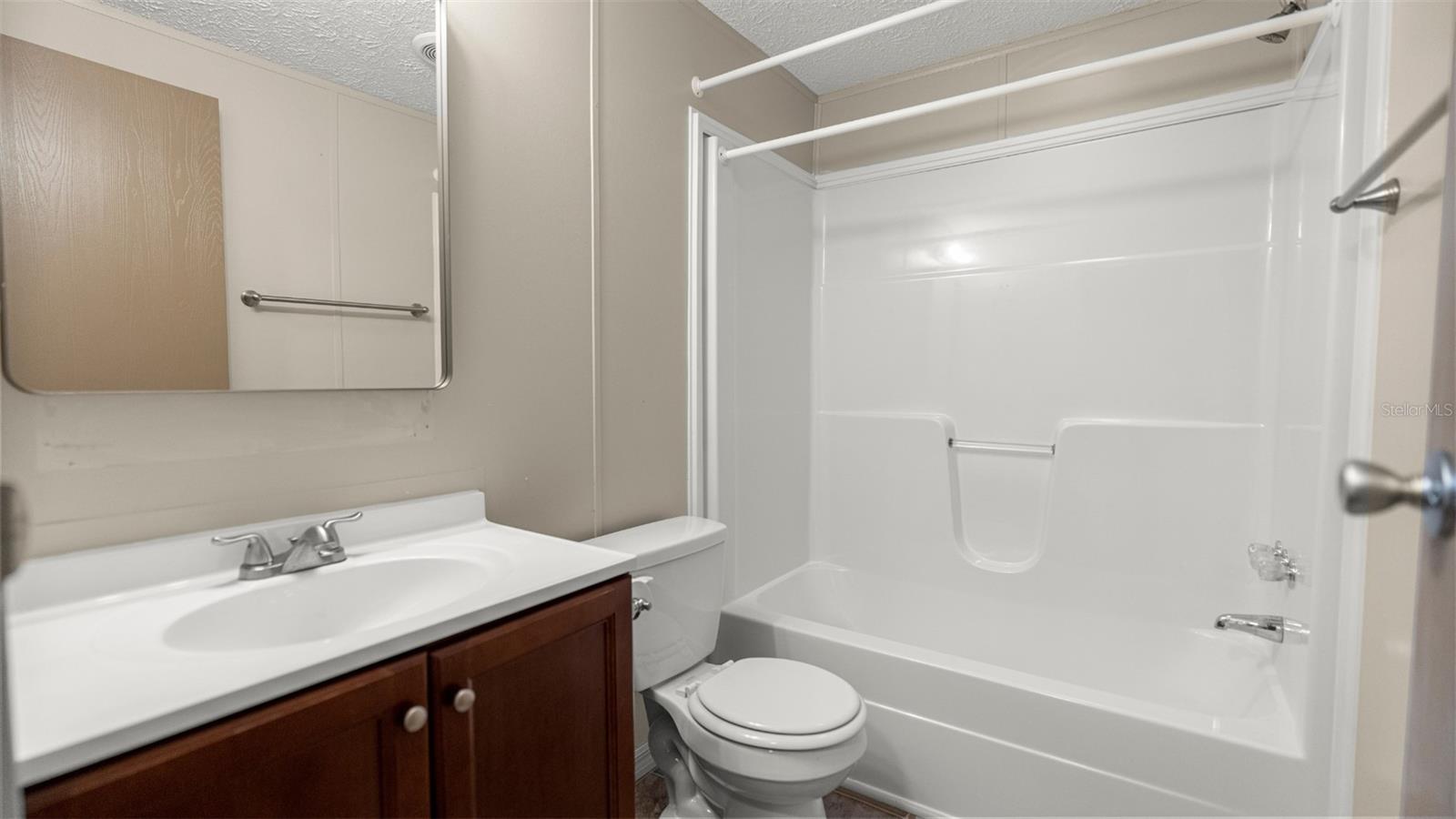 UNIVERSITY COUNTRY ESTATE - Residential