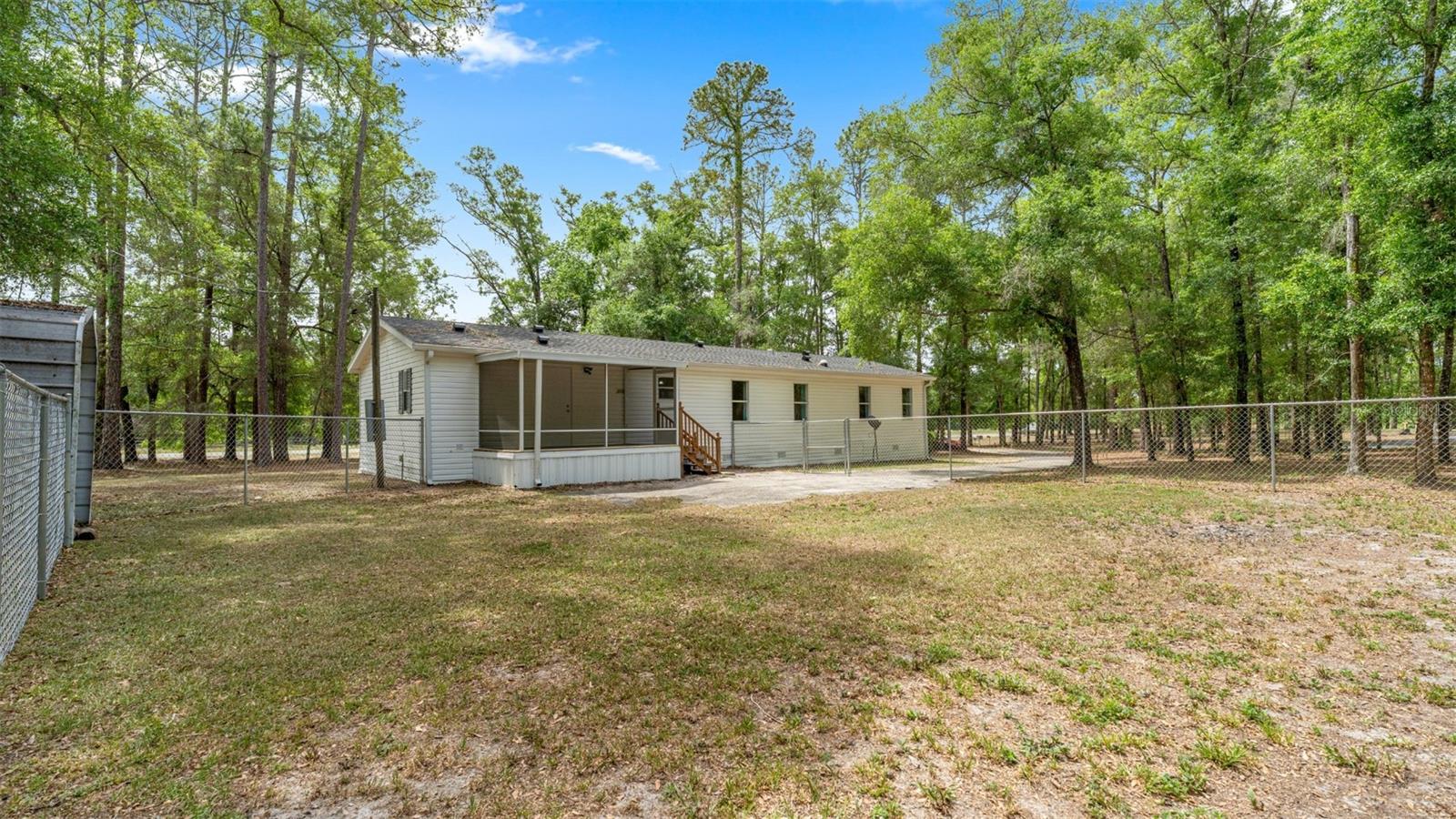 UNIVERSITY COUNTRY ESTATE - Residential