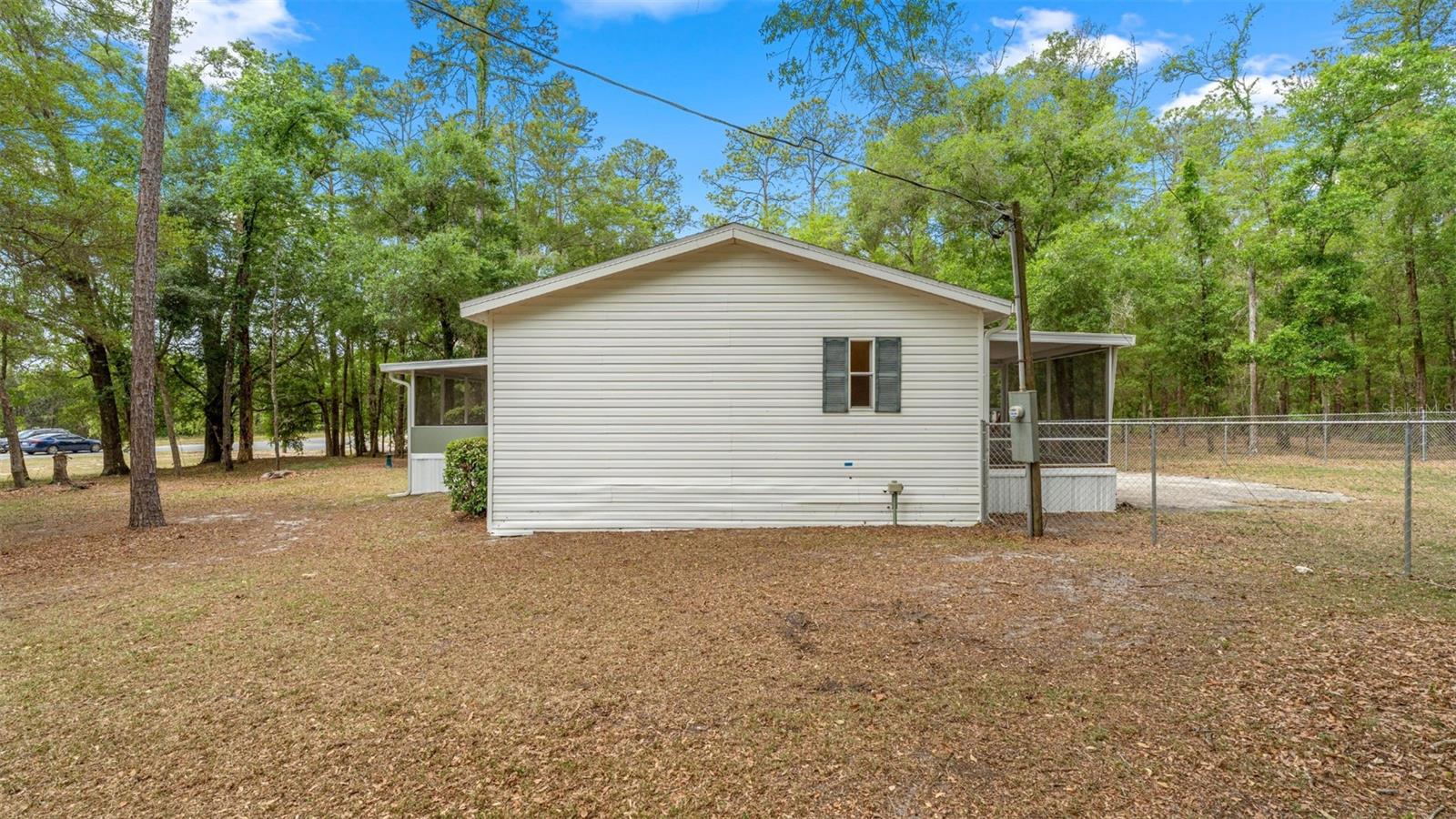 UNIVERSITY COUNTRY ESTATE - Residential