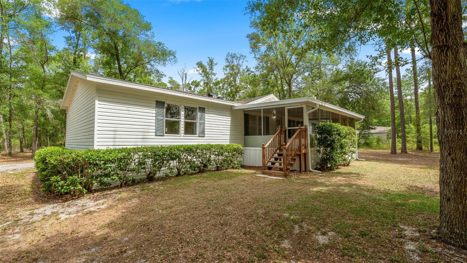 UNIVERSITY COUNTRY ESTATE - Residential