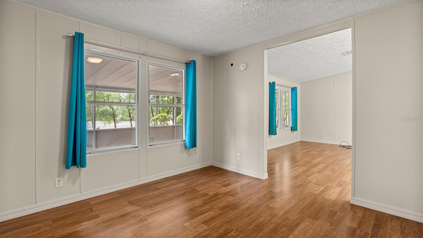 UNIVERSITY COUNTRY ESTATE - Residential