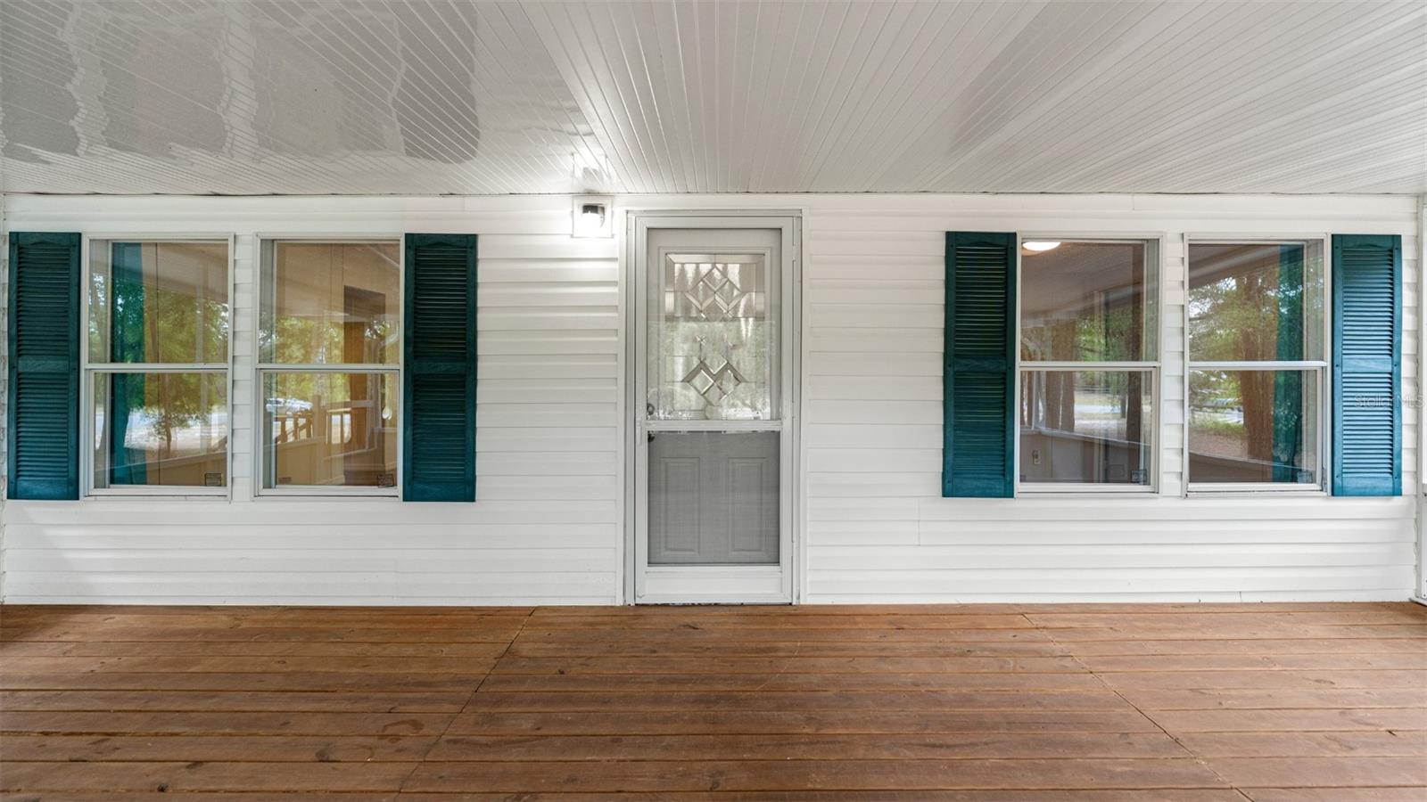 UNIVERSITY COUNTRY ESTATE - Residential