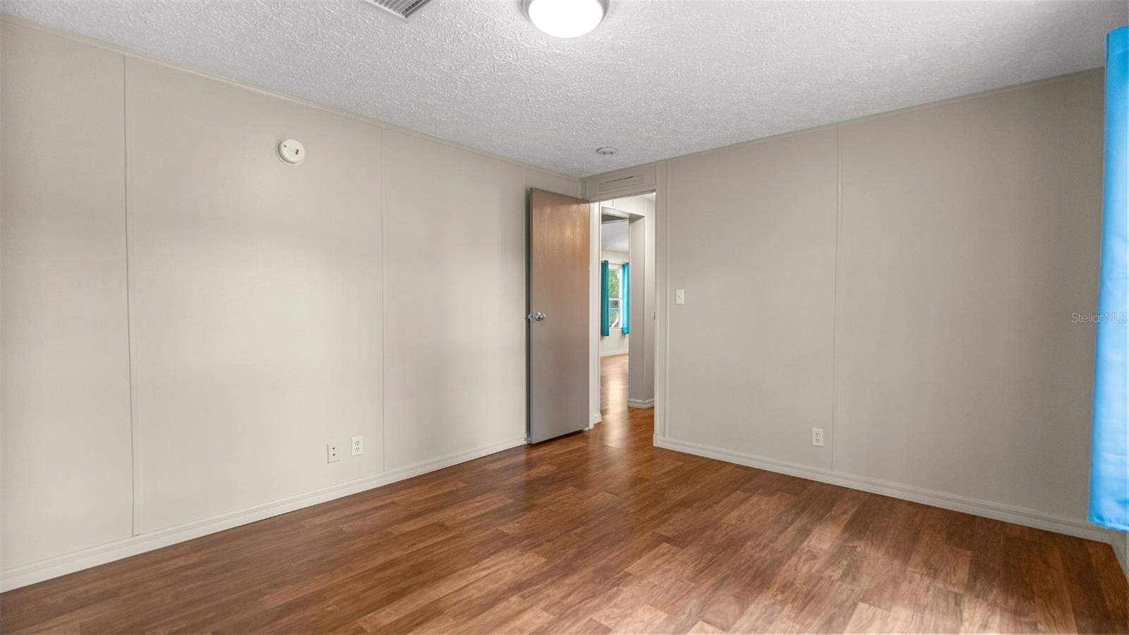 UNIVERSITY COUNTRY ESTATE - Residential