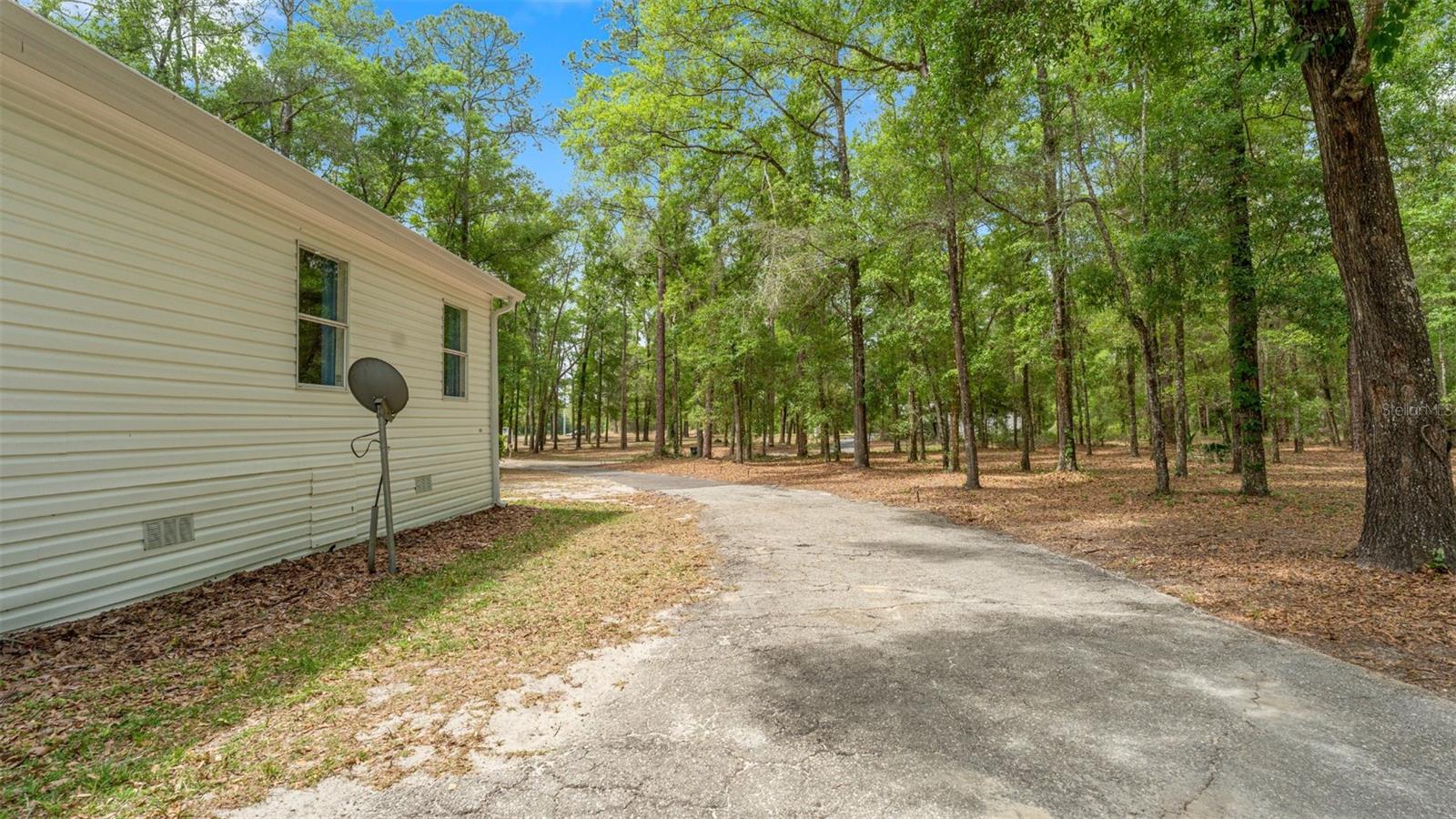UNIVERSITY COUNTRY ESTATE - Residential