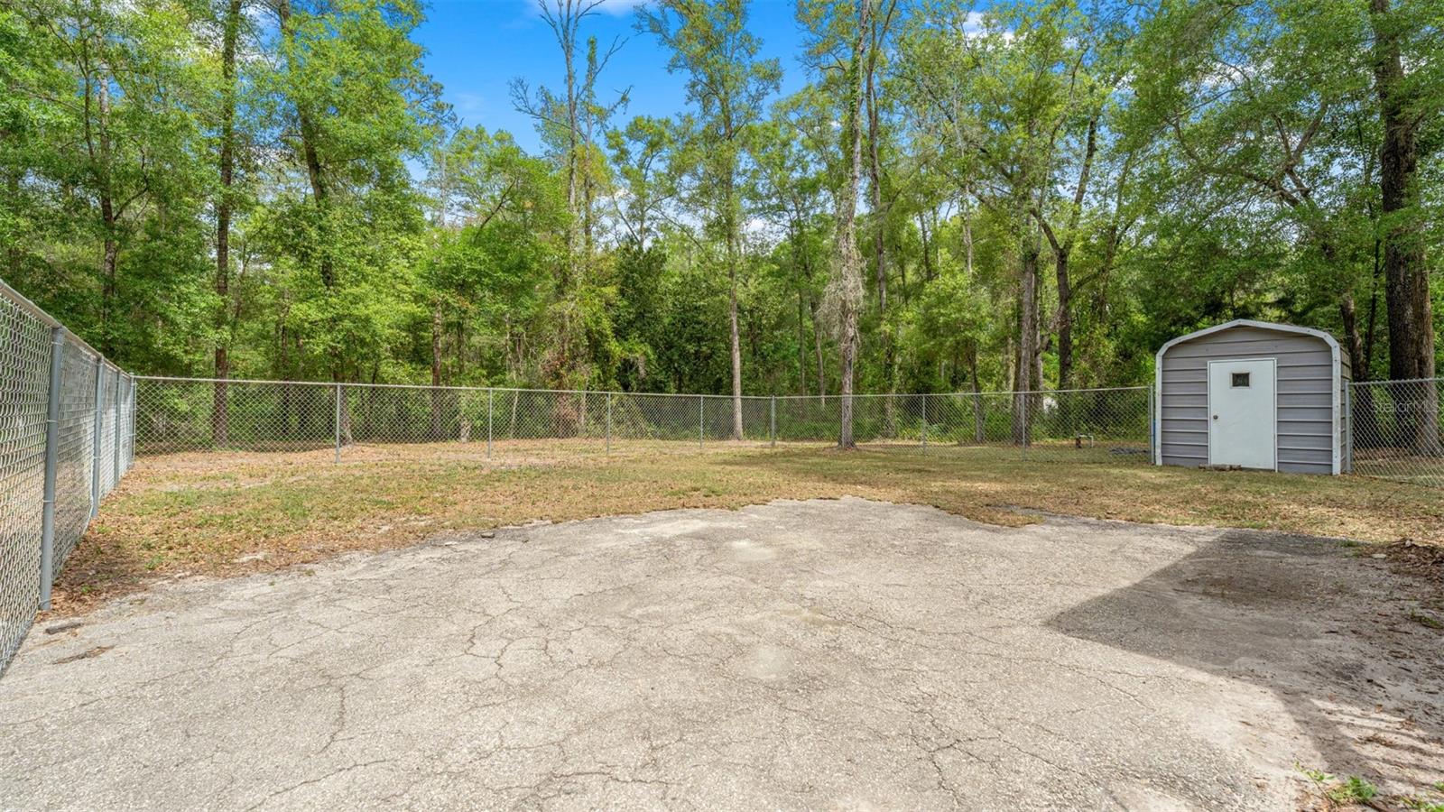 UNIVERSITY COUNTRY ESTATE - Residential