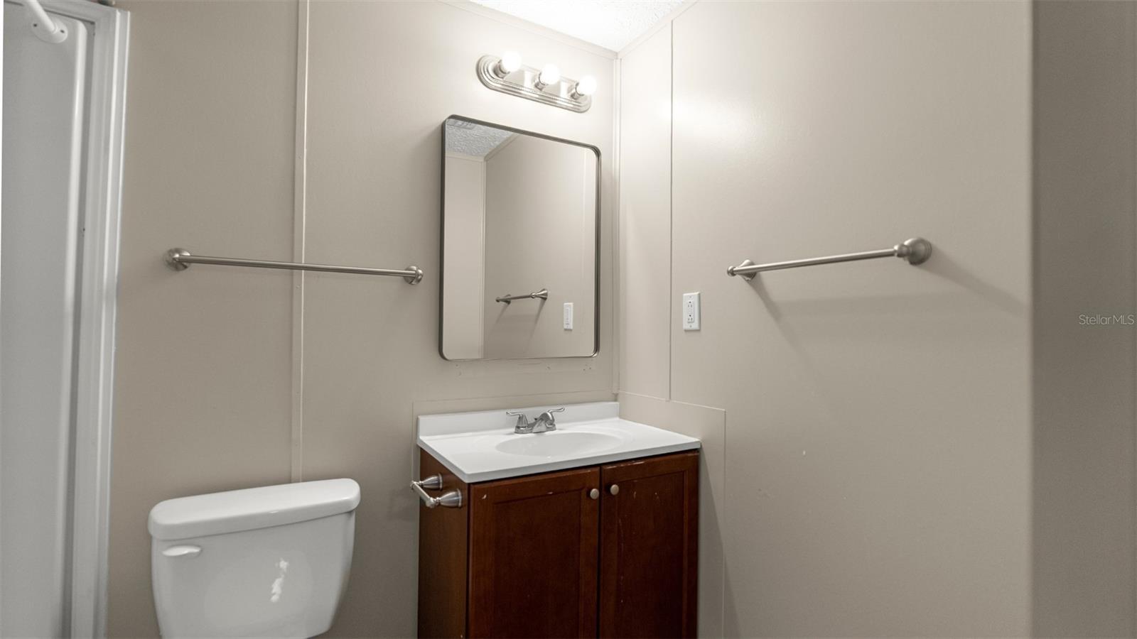 UNIVERSITY COUNTRY ESTATE - Residential