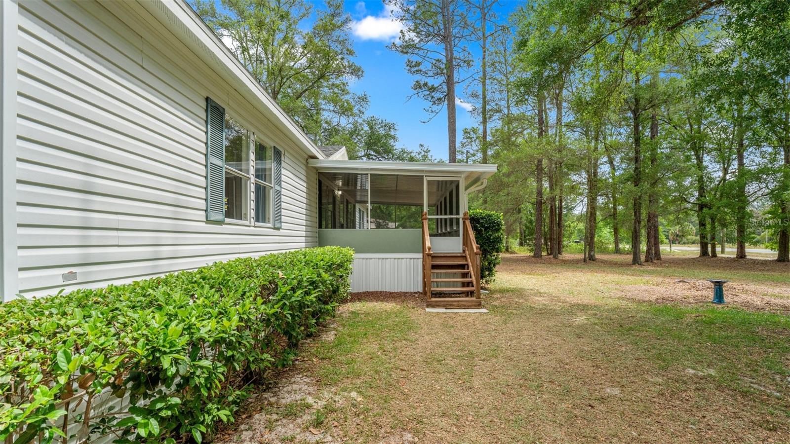 UNIVERSITY COUNTRY ESTATE - Residential