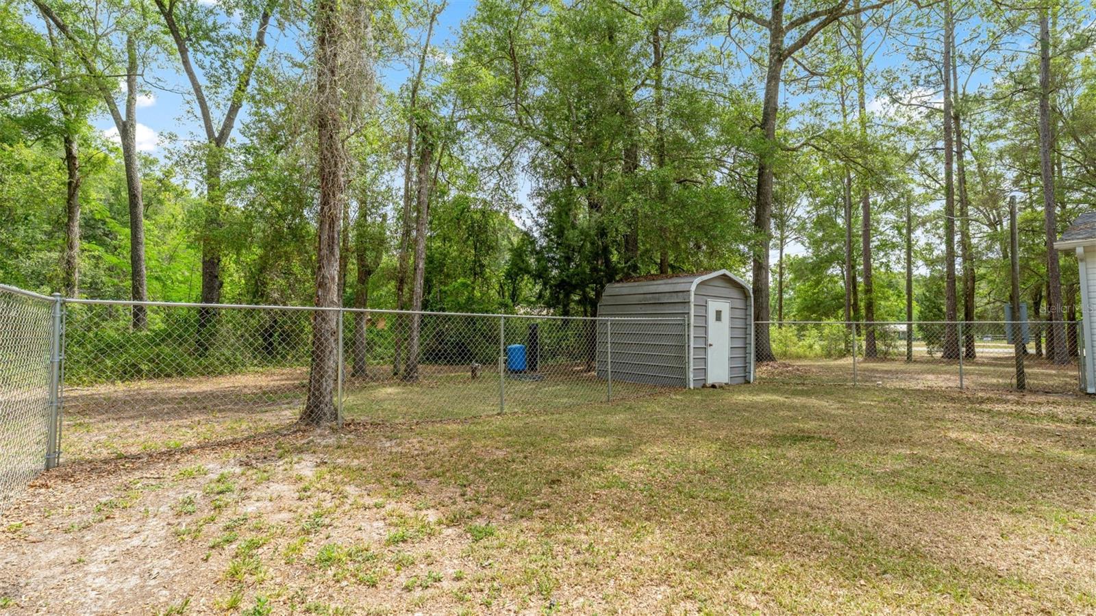 UNIVERSITY COUNTRY ESTATE - Residential