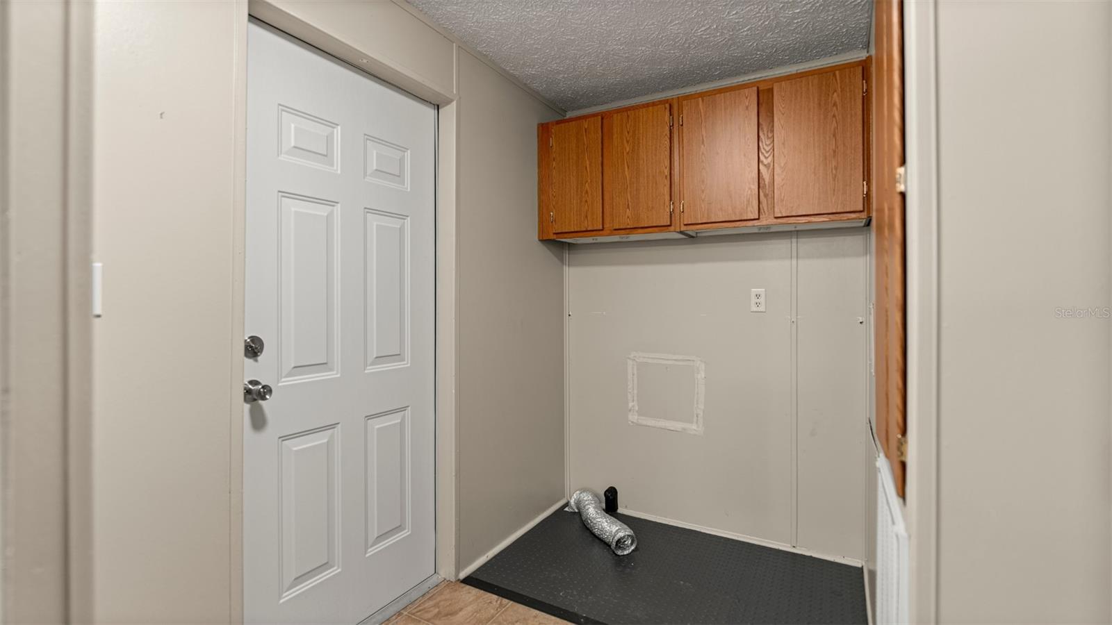 UNIVERSITY COUNTRY ESTATE - Residential