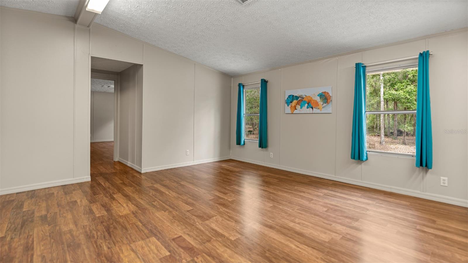 UNIVERSITY COUNTRY ESTATE - Residential