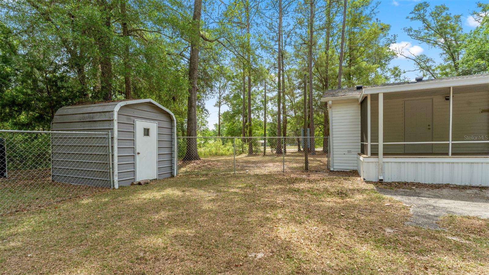 UNIVERSITY COUNTRY ESTATE - Residential